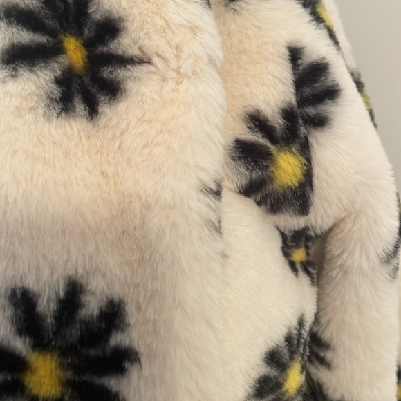 Daisy Faux Fur Button Up Coat Jacket - Picture 2 of 4